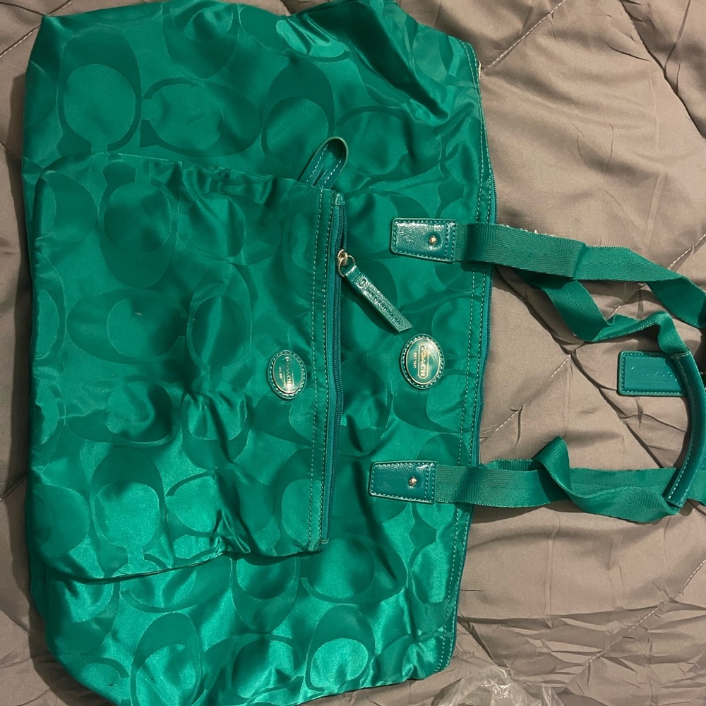 Medium Coach Tote with snap in pouch